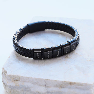 Lederarmband mit gravierten schwarzen Beads