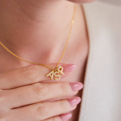 Zirkonia Initial Halskette bis zu drei Buchstaben - OTANTO