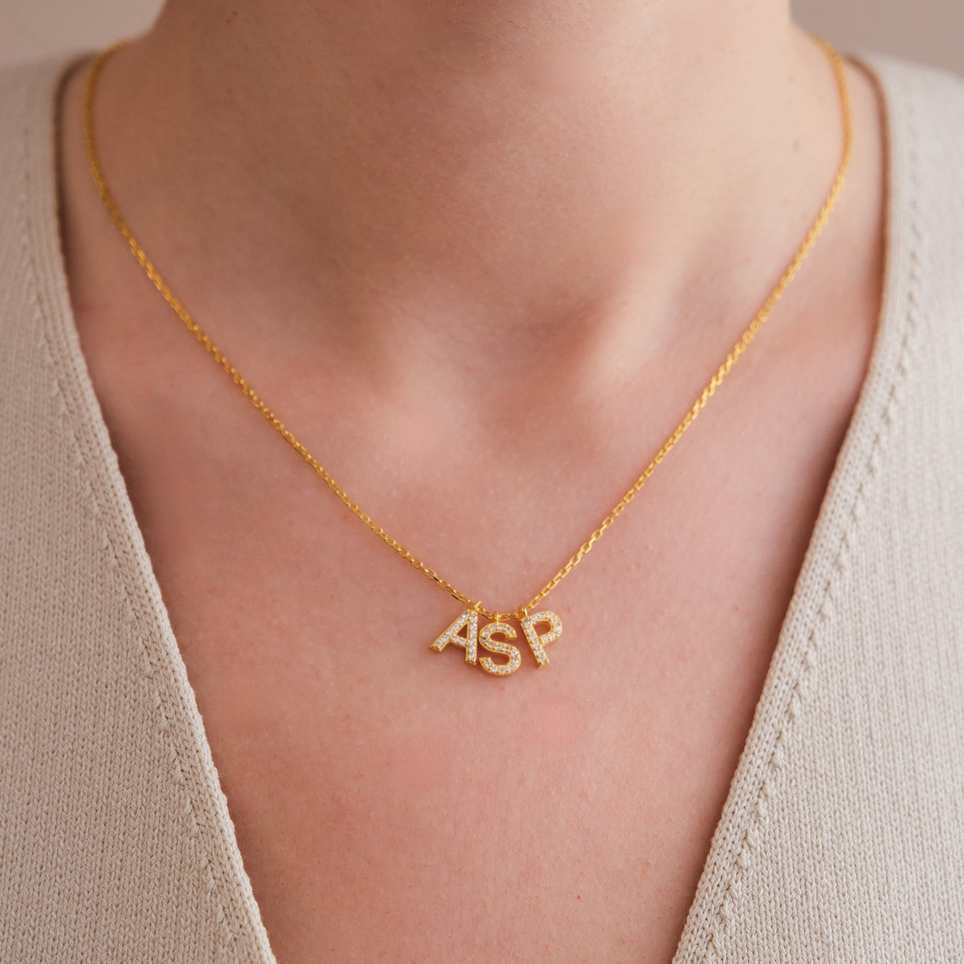 Zirkonia Initial Halskette bis zu drei Buchstaben - OTANTO