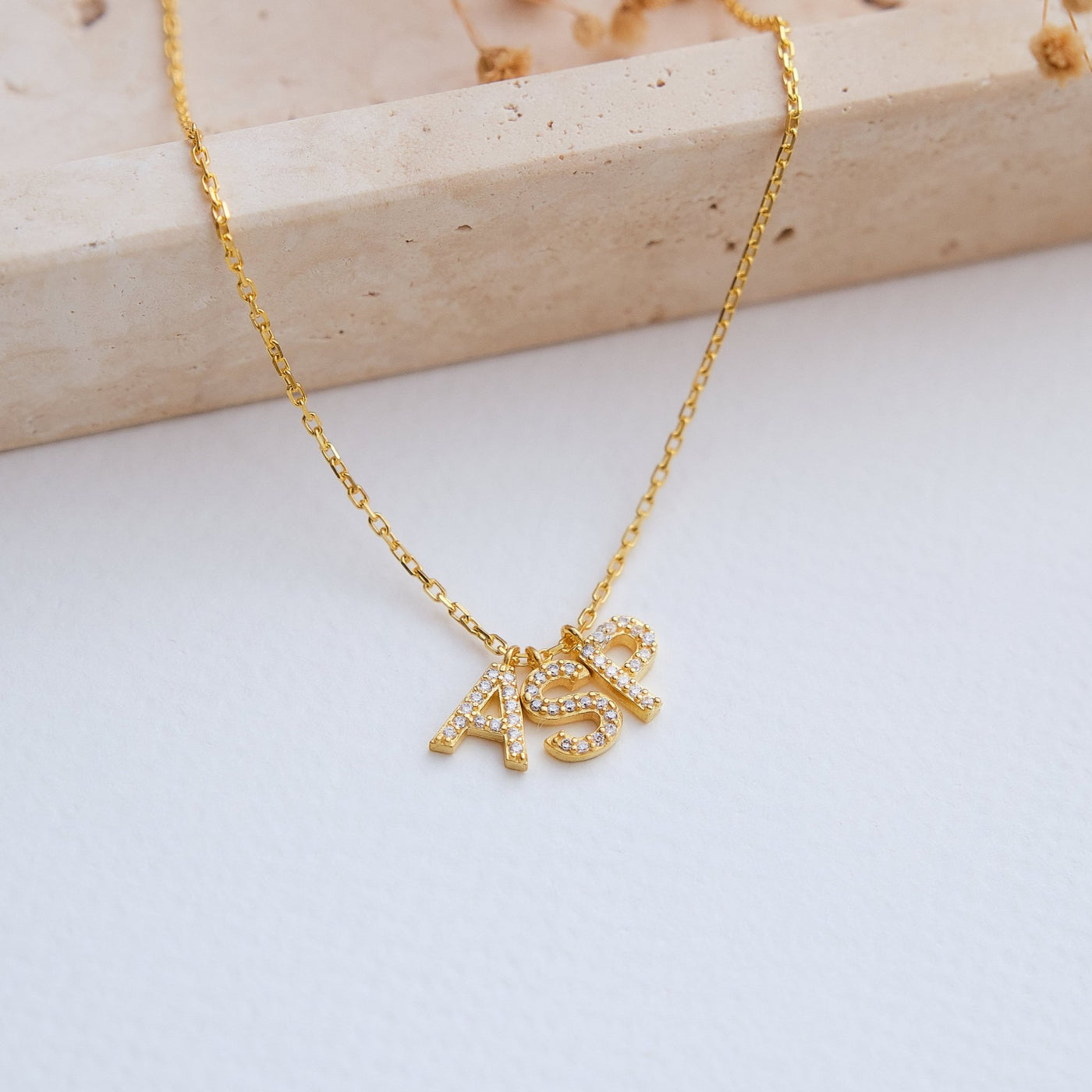 Zirkonia Initial Halskette bis zu drei Buchstaben - OTANTO